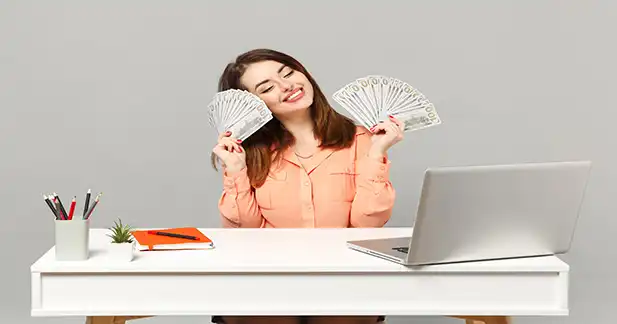 Buyer receives cashback rewards after online shopping