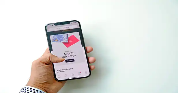 Advantages and disadvantages of using digital gift cards while shopping