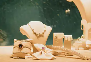 Top Jewelry Store Gift Cards to Buy for Elegant & Last-Minute Gifts